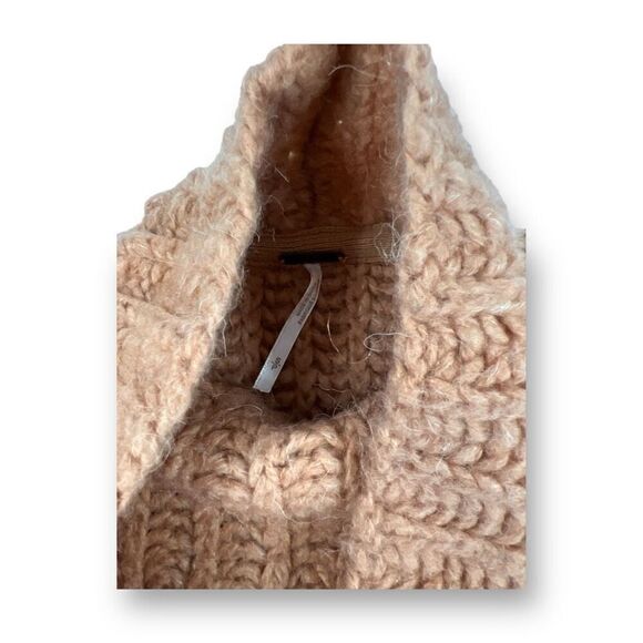 Free People Oversized Knit Sweater Size Small - Picture 5 of 5